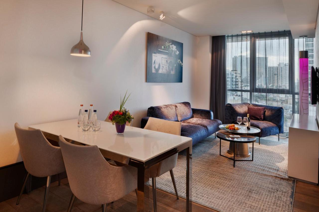 Royal Beach Hotel Tel Aviv By Isrotel Exclusive Ngoại thất bức ảnh A suite at the Hilton Tel Aviv