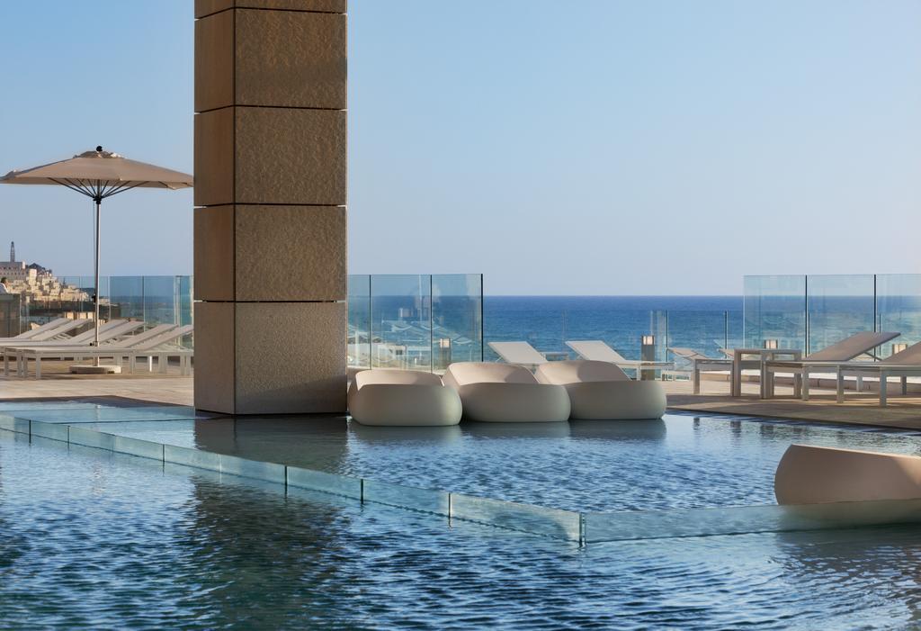 Royal Beach Hotel Tel Aviv By Isrotel Exclusive Ngoại thất bức ảnh The pool at the hotel