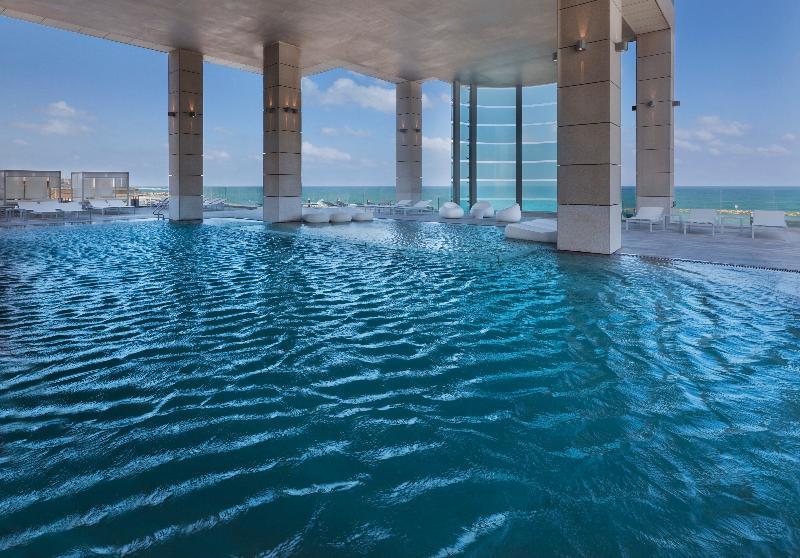 Royal Beach Hotel Tel Aviv By Isrotel Exclusive Ngoại thất bức ảnh The pool at the hotel