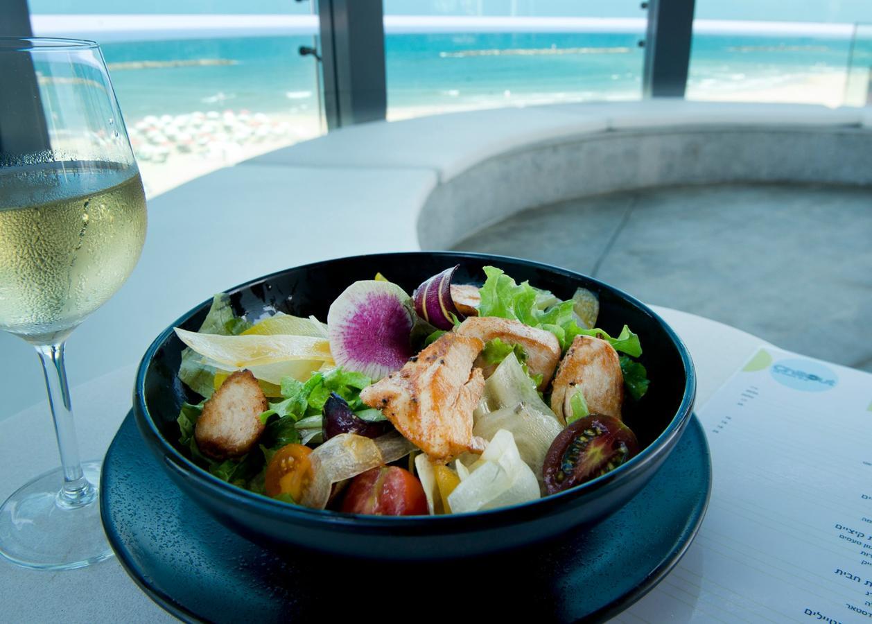 Royal Beach Hotel Tel Aviv By Isrotel Exclusive Ngoại thất bức ảnh A Caesar salad