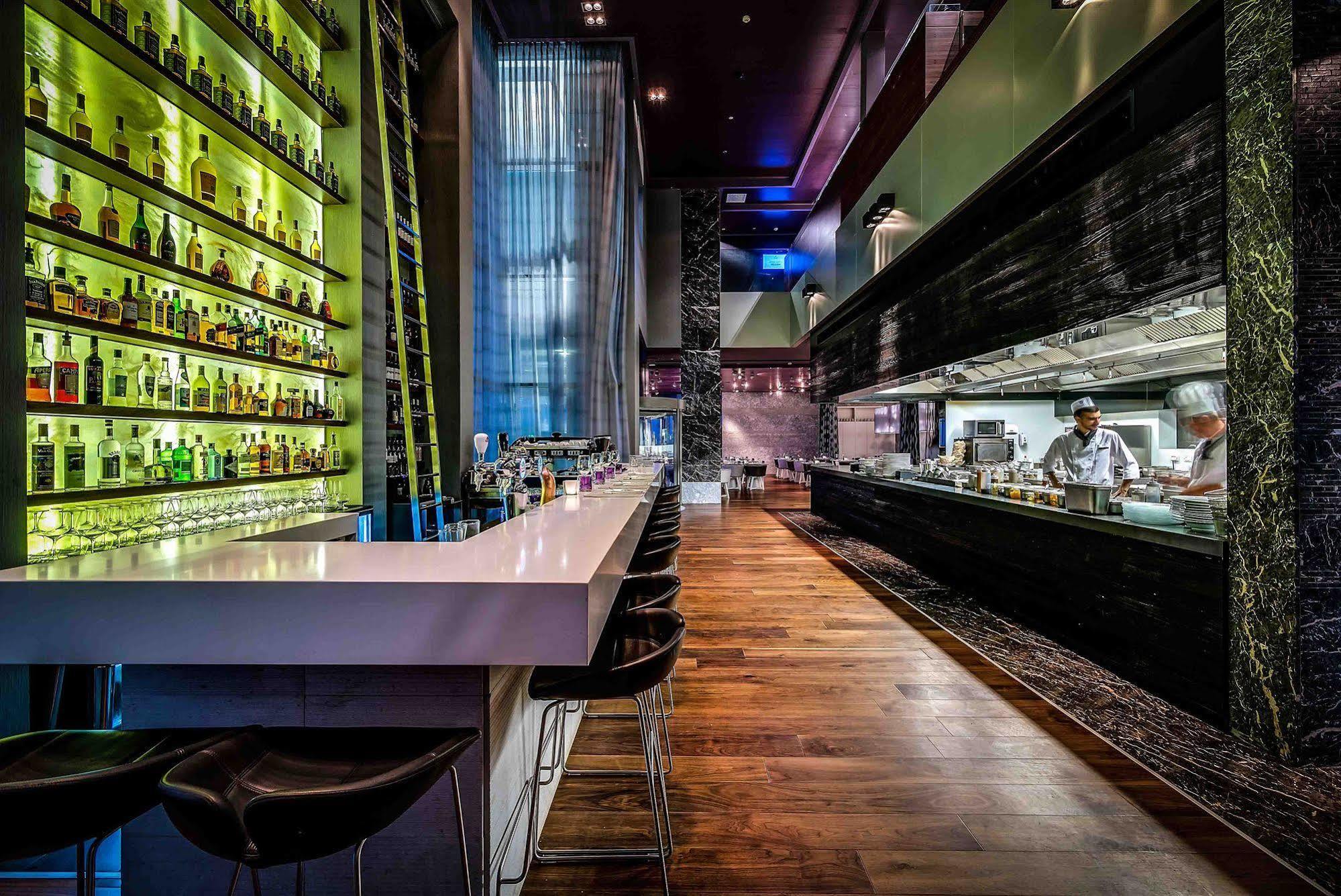 Royal Beach Hotel Tel Aviv By Isrotel Exclusive Ngoại thất bức ảnh The bar at the restaurant
