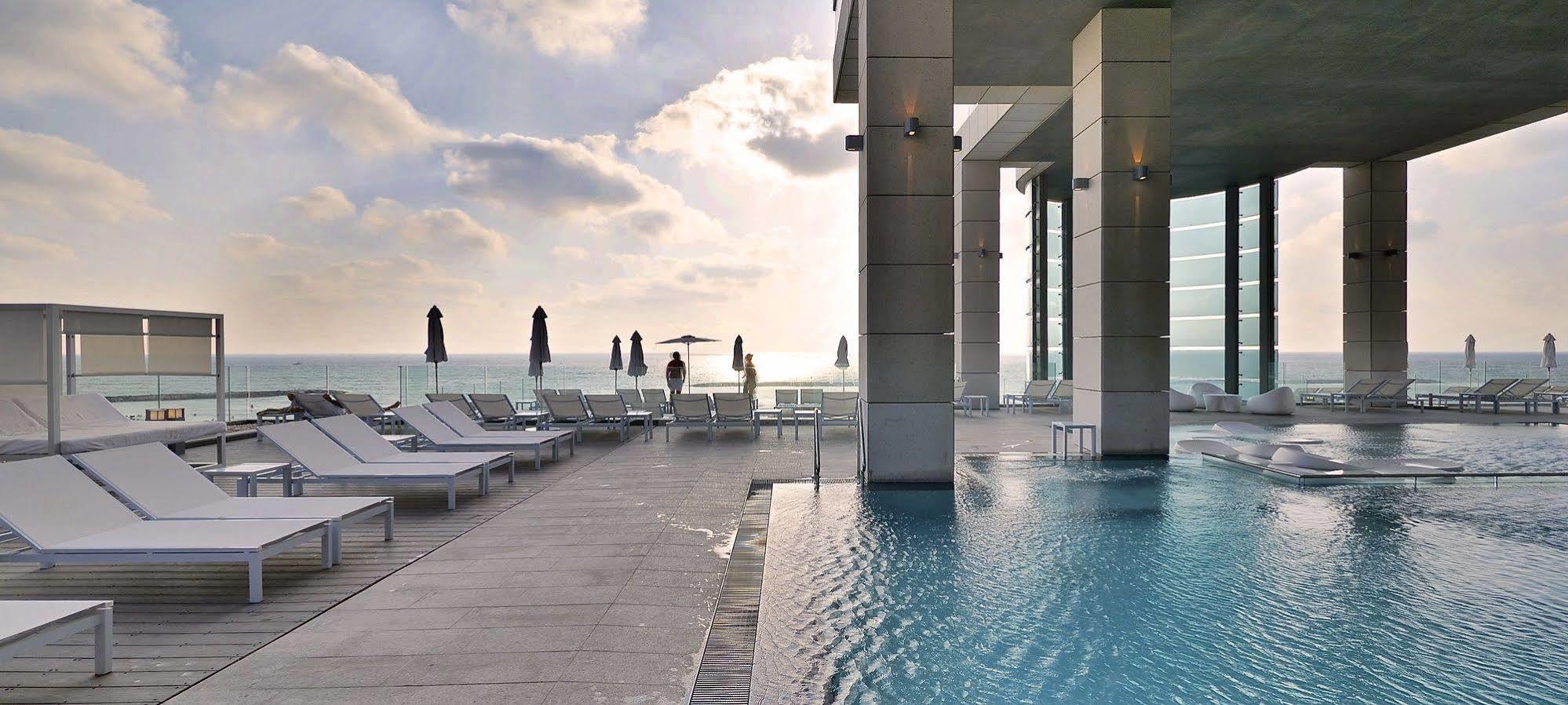 Royal Beach Hotel Tel Aviv By Isrotel Exclusive Ngoại thất bức ảnh The swimming pool at the 39th floor