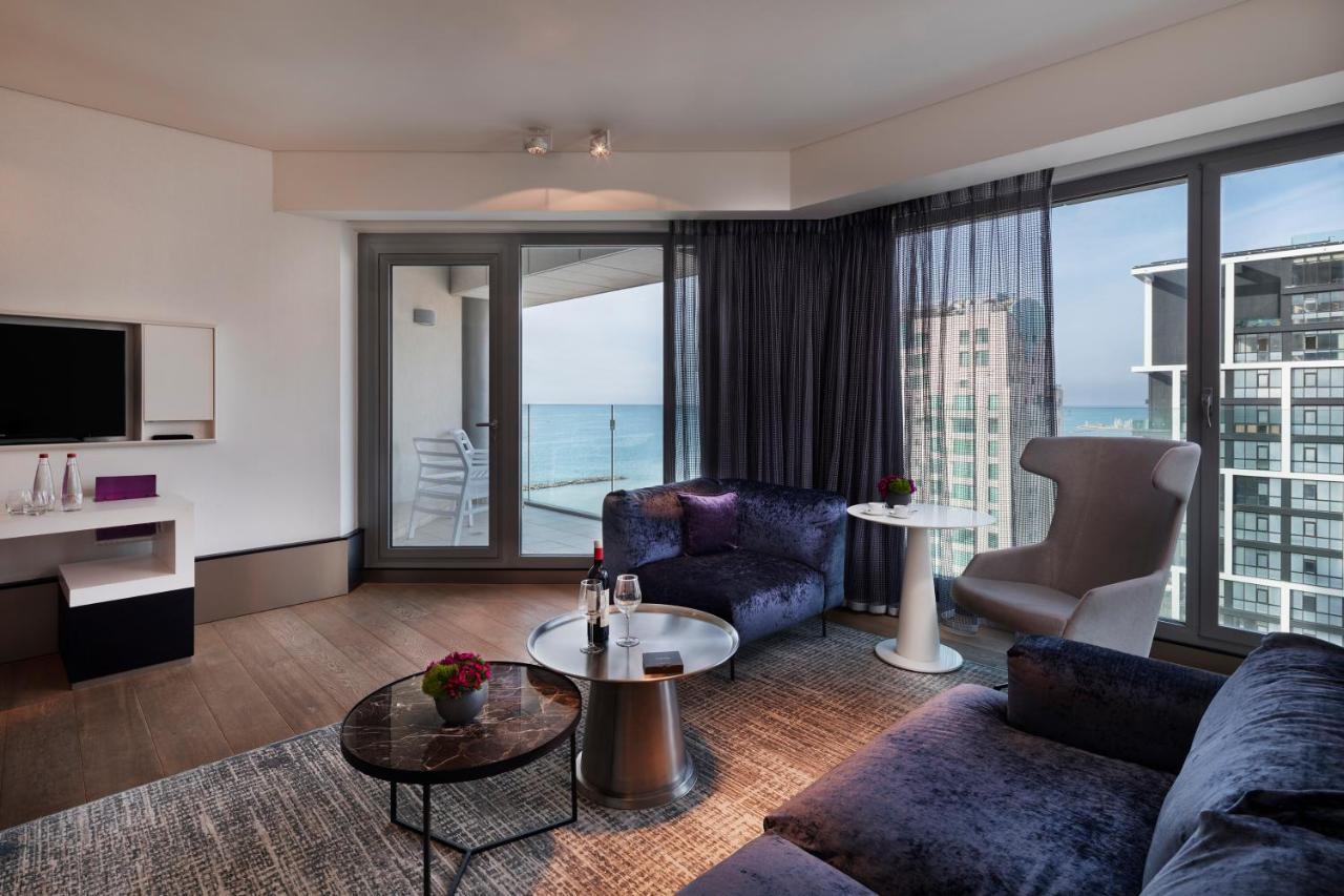 Royal Beach Hotel Tel Aviv By Isrotel Exclusive Ngoại thất bức ảnh A suite at the Hilton Tel Aviv