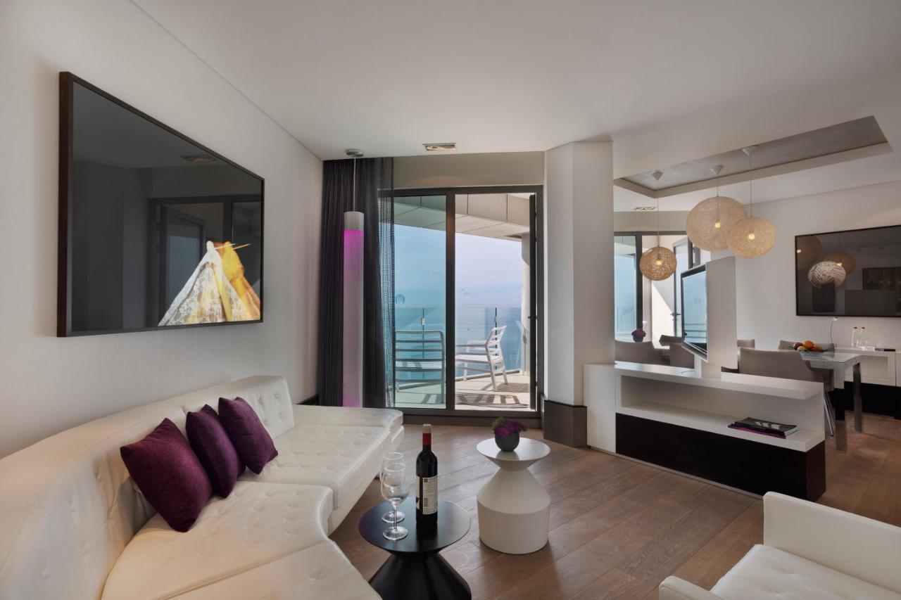 Royal Beach Hotel Tel Aviv By Isrotel Exclusive Ngoại thất bức ảnh A living room in a modern apartment